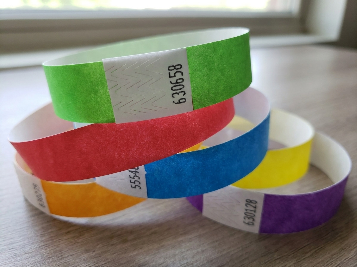 Brățări de identificare inviolabile colorate cu închizătoare anti-transfer pentru un eveniment de mari dimensiuni cu securitate ridicată